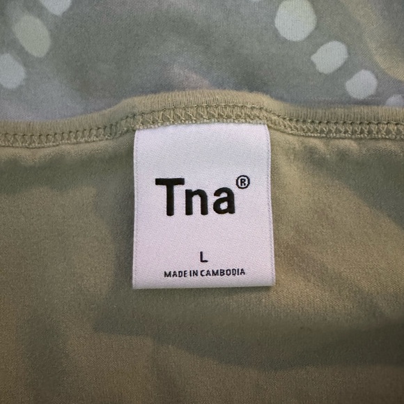 Aritzia TNA Tank Top, Green size large - Picture 3 of 3